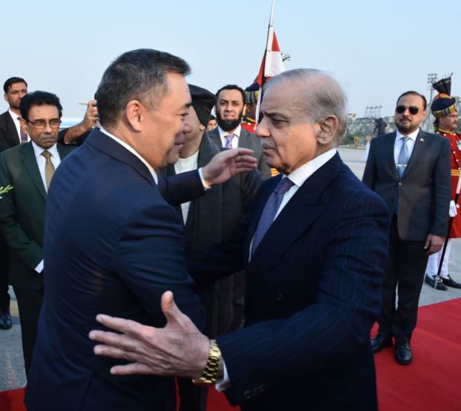 معزز مہمان کو 21 توپوں کی سلامی بھی پیش کی گئی