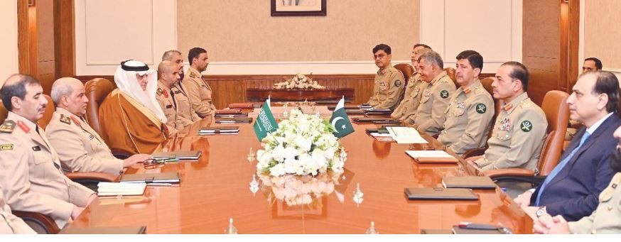 کمانڈربحرین نیشنل گارڈ جنرل شیخ محمد بن عیسٰی کیساتھ باہمی دلچسپی کے امور پر تبادلہ خیال ،فیلڈ مارشل کا بحرین کیلئے پاکستان کی مسلسل حمایت کا اظہار